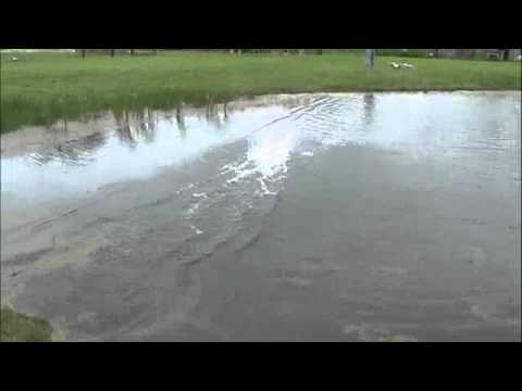 E-REVO / 4X4 SLASH DRIVING ON WATER / HYDROPLANING