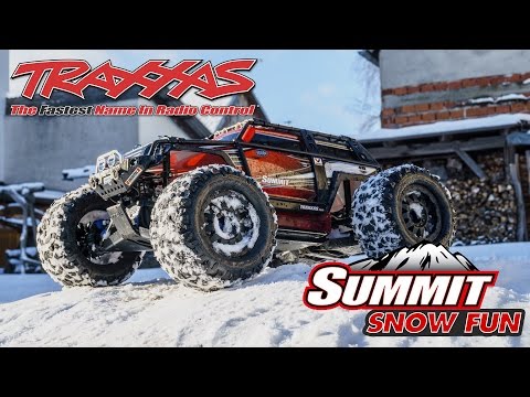Traxxas Summit - Action in the Snow